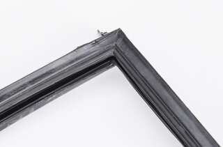 Fensterdichtung rechts .Ausstellfenster .65-77 (Aussendicht.)