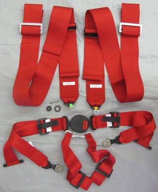 6-Punkt Gurt Rot mit Drucktaster - Links