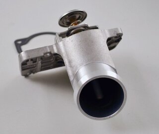 Kühlmittelreglergehäuse mit Thermostat 986,996,GT3 00,997 (öffnet bei 83C)