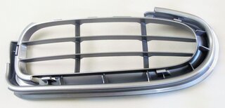 Gitterrahmen links für Frontschürze 986S 00-02 Titan-Metallic