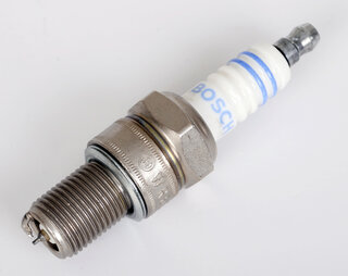 Spark plug 965TT WR6 DPO