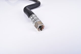 Kraftstoffschlauch an Kraftstoff-Sammelrohr - M9770