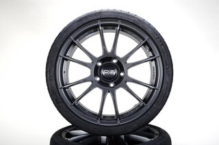 Jeu de jantes et pneus OZ Ultraleggera HLT graphite argent mat +Michelin PSC 2, 8,5+10x19