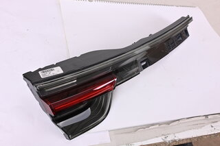 Heckleuchte Heckklappe - links - dunkel (I8TC, I8SB)