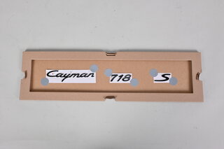 Schriftzug "718 Cayman S" Schwarz-Hochglanz