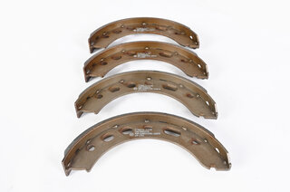 Brake Shoe Set ( 4 pcs ) - for Parking Brake 930,924,944,928,964,968,993,986S,996