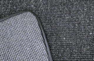 Jeu tapis complet coupé 68-73 noir en moquette bouclée