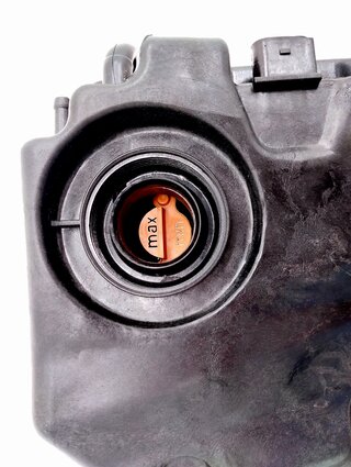 Water reservoir 955 Cayenne V6/ 957 Cayenne V8, Diesel