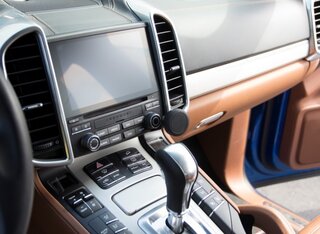 ExactFit Magnetic Phone Mount - Wireless Charging w/ MagSafe - Right of Console 958.2 Cayenne 17-18