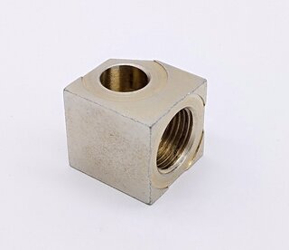 Raccord pour transmetteur pression huile 911 74-89