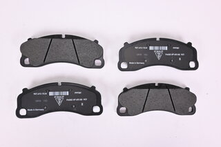 Brake pads set - FRONT - Steel brake discs - 992GT3