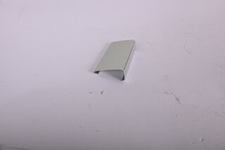 Connecting piece for front window moulding 914