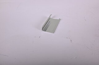 Connecting piece for front window moulding 914
