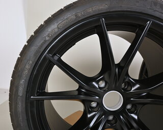 Winterkomplettradsatz 20-Zoll Schwarz Seidenmatt - 8,5x20 ET49 + 11x20 ET56 - Michelin - 991.2