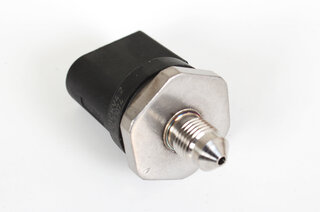 Drucksensor ( BOSCH ) Kraftstoffanlage ( Kraftstoff Sammelrohr )