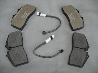 Brake service kit  front  ( no Discs!)   928   86-88