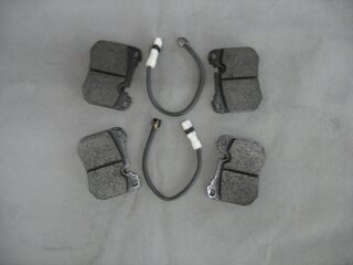 Brake service kit  front  ( no Discs!)   944 87-89