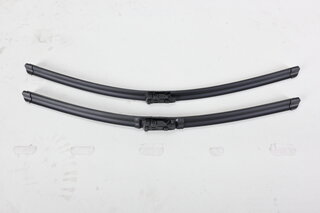 Wiper blades (driver and passenger side) set for right-hand drive