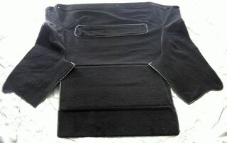Teppichsatz Kofferraum ( OE )  schwarz 94-98 (für Fahrzeuge  mit 75 ltr. Tank), Klettverschluss