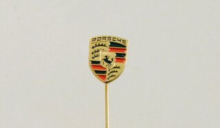 Pin color emblem