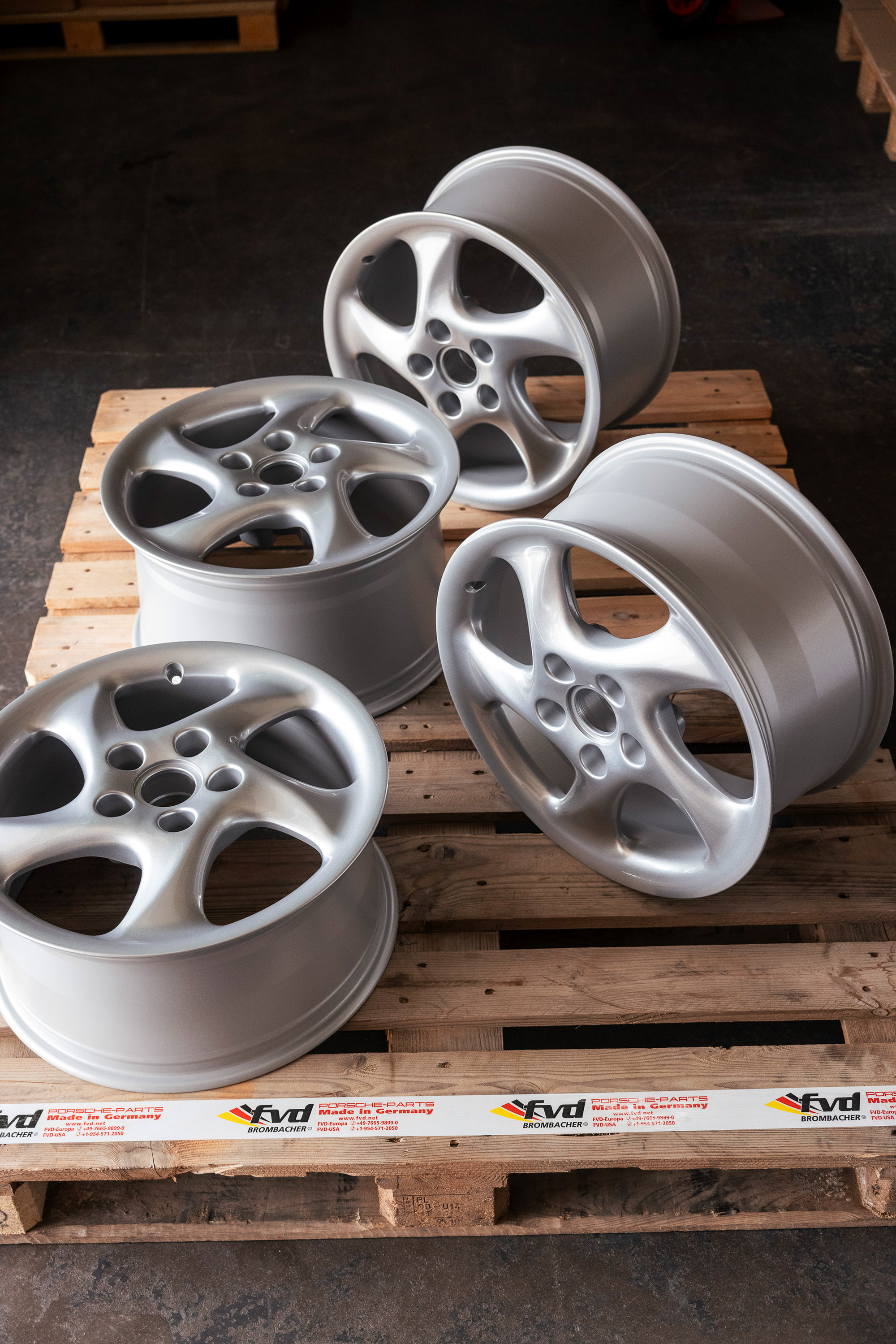 Set of 4 rims - Turbo Style - Silber (8,5+10 x18ET52/54 ...